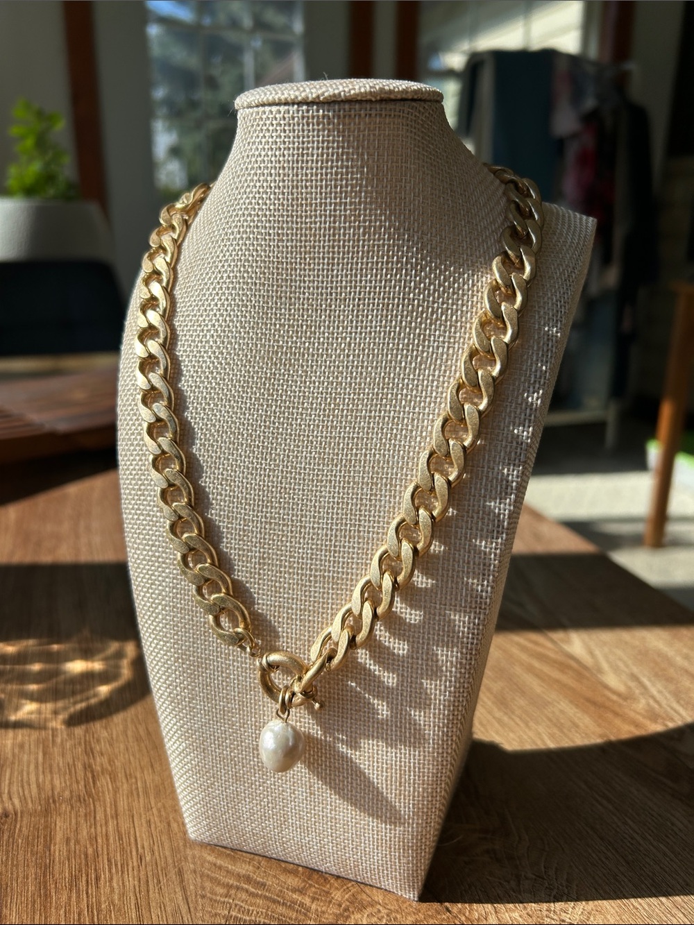 Matte Gold Chain Necklace with Pearl Pendant and unique circular closure design